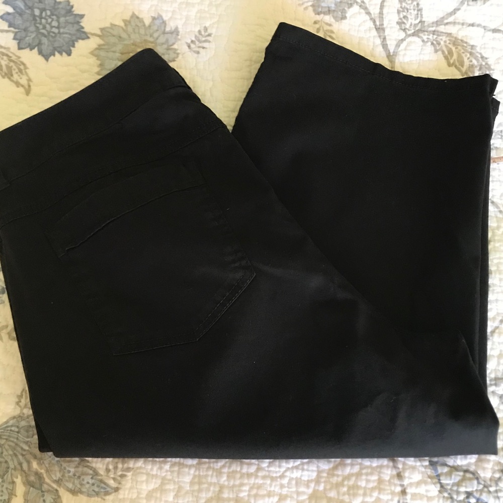 Black Capri - Picture 2 of 3